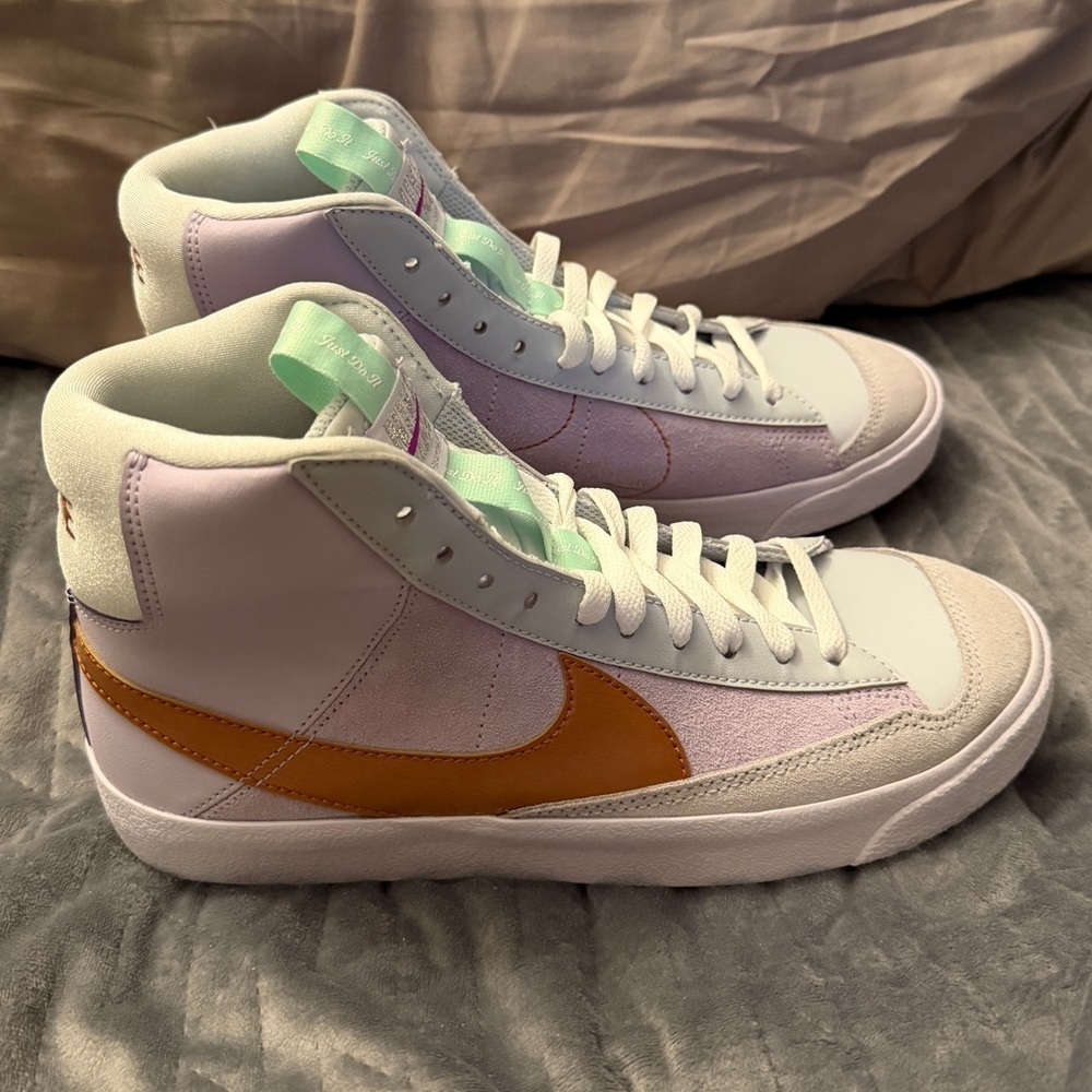 Nike 
Blazer 77 SE
‘Dance bare grape’
Brand new - Picture 2 of 11
